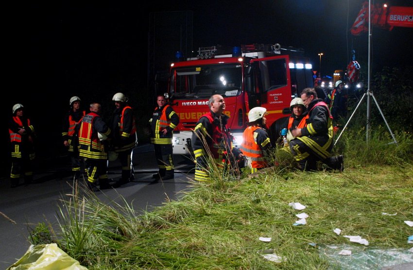 Einsatz BF Koeln PEINGEKLEMMT in Leverkusen P091.JPG